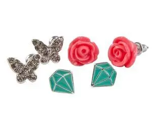 Pendientes con Tachuelas de Rosas