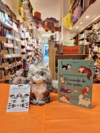 Feiern Sie den Tag der Katze mit Büchern, Aufklebern und Katzenspielzeug bei FABRE